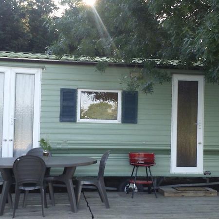 Bungalow Chez Gilly Boisset-et-Gaujac Quarto foto